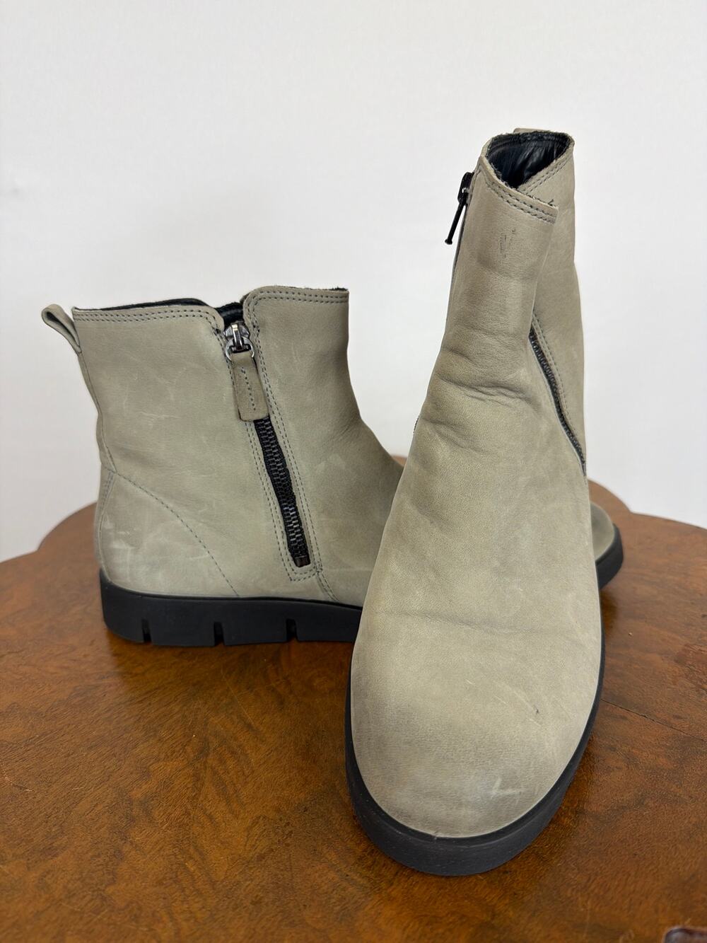 Ecco Beige Suede Ankle Boots Side Zip Distressed Detail Rubber Sole Size 41US 10